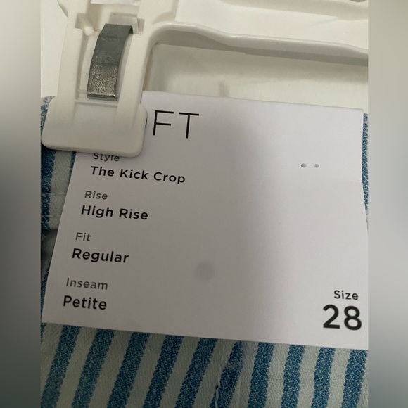 LOFT kick crop jeans. Size petite 28 - Picture 4 of 4